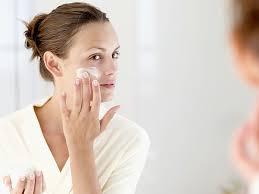 APPLYING-A-MOISTURIZER.